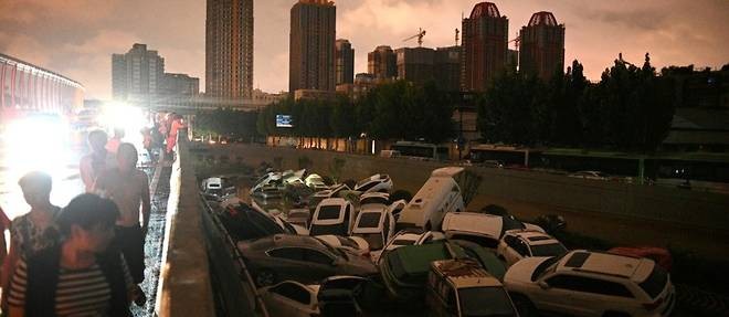 Inondations en Chine: la ville de Zhengzhou et son métro engloutis - ảnh 1