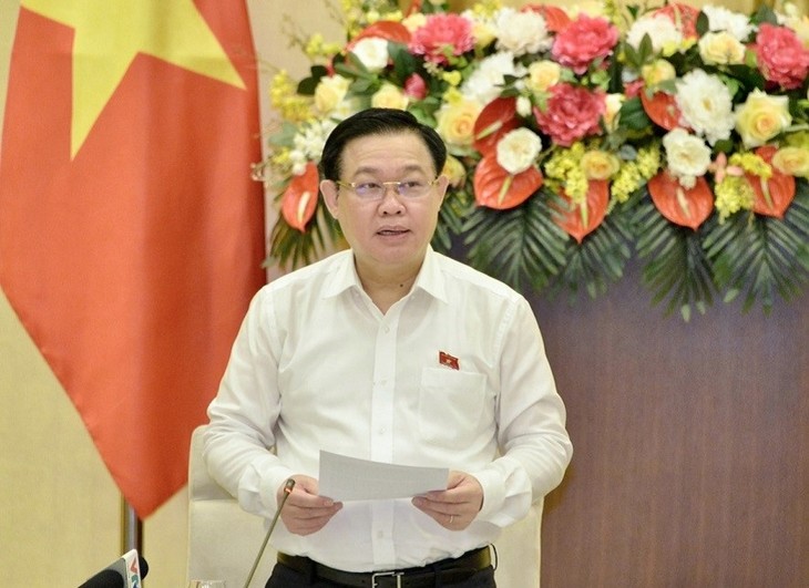 Vuong Dinh Huê: les ressources foncières contribuent au développement socio-économique du pays - ảnh 1