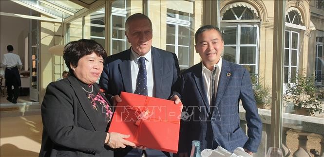 Nguyên Thuy Anh rencontre Jacques Krabal et Catherine Deroche - ảnh 1