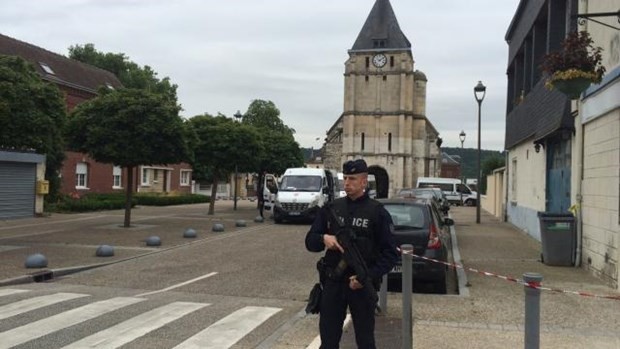 Le procès des assassins du père Jacques Hamel s'ouvre à Paris - ảnh 1