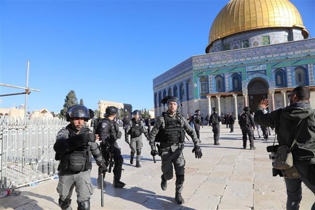 Heurts autour d'al-Aqsa: les prières du soir se sont terminées dans des affrontements - ảnh 1