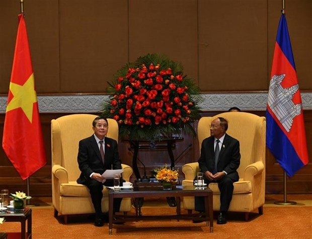 Heng Samrin rencontre les parlementaires d’amitié Vietnam-Cambodge - ảnh 1