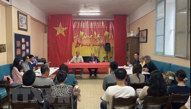 Dinh Toàn Thang rencontre les étudiants vietnamiens de Marseille - ảnh 1