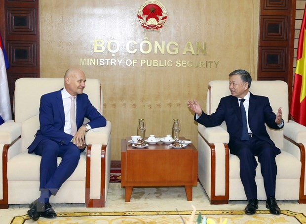 Le Vietnam et les Pays-Bas redynamisent leur coopération sécuritaire - ảnh 1