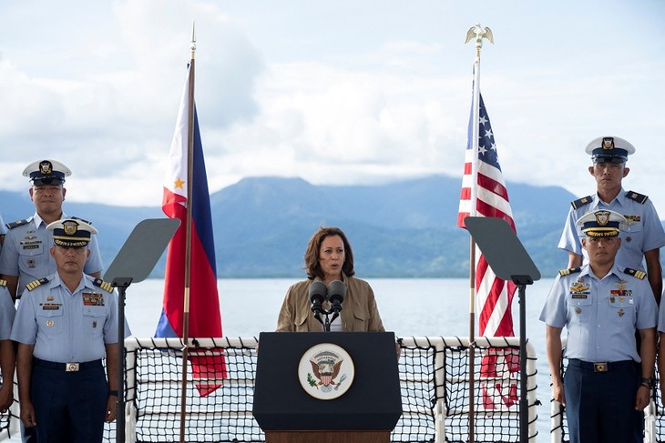 Kamala Harris appelle au respect des règles internationales en mer Orientale - ảnh 1