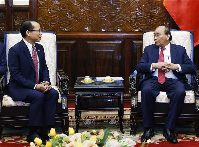 Nguyên Xuân Phuc reçoit les ambassadeurs sortants srilankais et cambodgien - ảnh 2