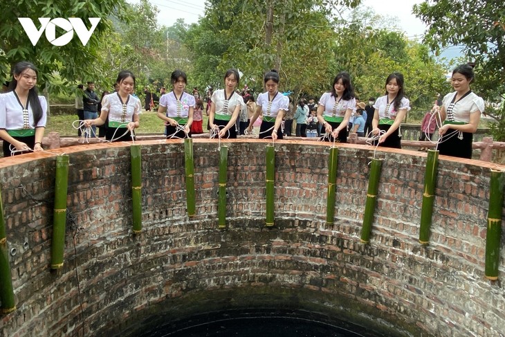 Les Thai Blancs de Lai Châu rendent hommage à la demoiselle Han - ảnh 1