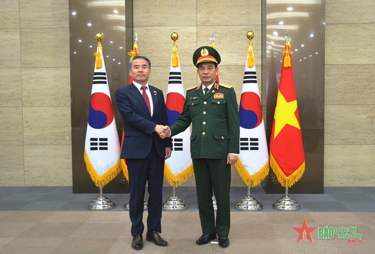 Phan Van Giang s’entretient avec Lee Jong-sup - ảnh 1