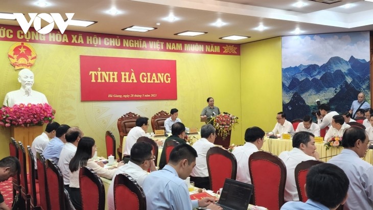 Pham Minh Chinh en visite dans la province de Hà Giang - ảnh 1