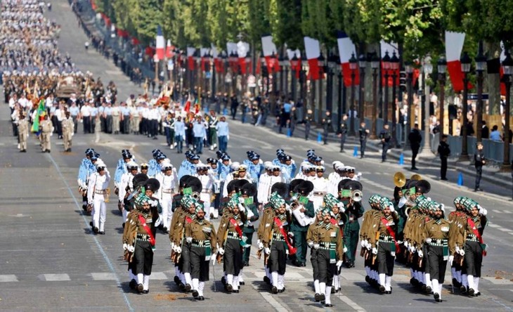 14 juillet: l'Inde, invitée d'honneur d'un défilé sous haute surveillance - ảnh 1