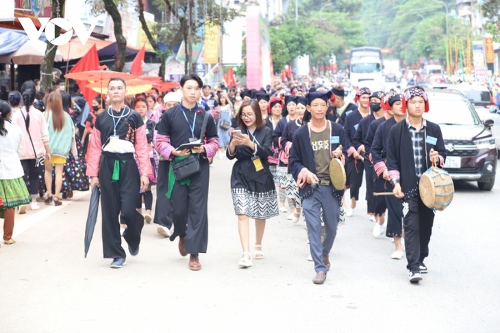 Célébrations festives pour la fête nationale - ảnh 1