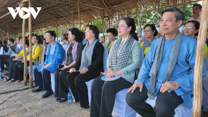 Ouverture du festival de l’ao bà ba - Hâu Giang 2023 - ảnh 1