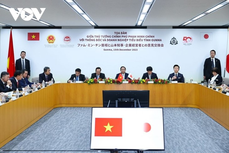 Table ronde entre Pham Minh Chinh, le gouverneur et les entreprises de la préfecture de Gunma - ảnh 1