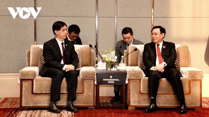 Vuong Dinh Huê rencontre des dirigeants d’entreprises chinoises à Kunming - ảnh 3