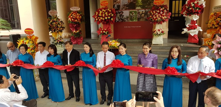 Vernissage de l’exposition «L’admiration d’un artiste vietnamien résidant à l’étranger envers l’Oncle Hô» - ảnh 1