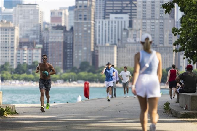 Le monde face à une chaleur accablante en ce début d'été 2024 - ảnh 1