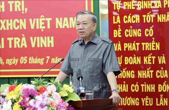 Le président Tô Lâm suggère des idées de développement aux dirigeants de Trà Vinh - ảnh 1