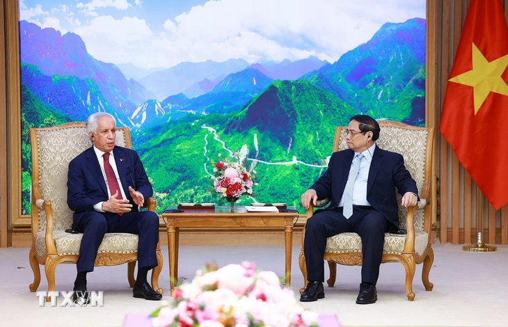 Le Premier ministre Pham Minh Chinh accueille le ministre d'État qatari Soltan Bin Saad Al-Muraikhi - ảnh 1