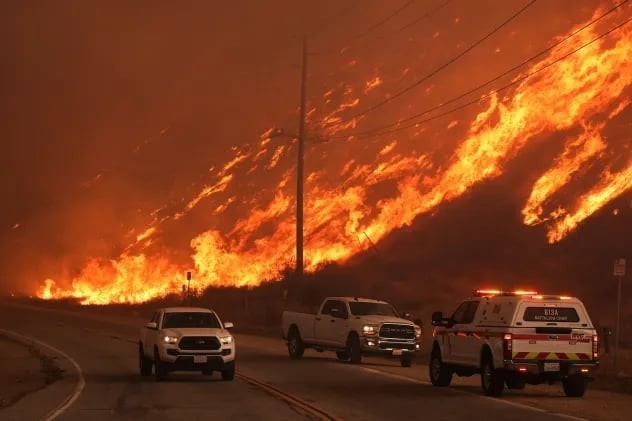 États-Unis: la Chambre des représentants adopte un projet de loi visant à réduire l’impact des incendies forestiers - ảnh 1