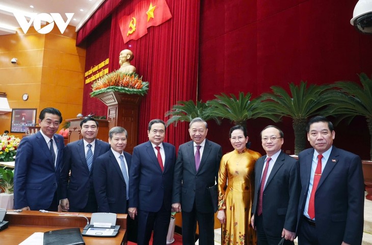 Clôture du plénum du Comité central du Parti communiste vietnamien - ảnh 2