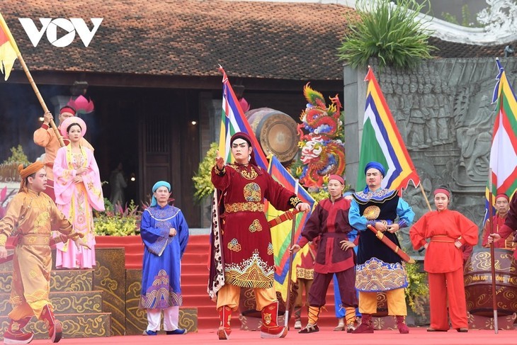 Plongée au cœur des fêtes traditionnelles du Vietnam en janvier  - ảnh 2