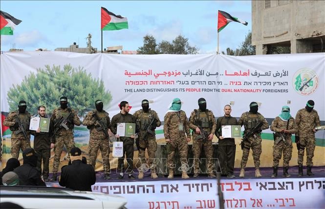 Les positions du Hamas et d'Israël face à la possibilité de négociations sur la phase 2 de l'accord de cessez-le-feu à Gaza - ảnh 1