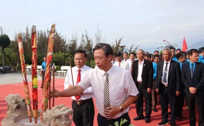 ​37 ans après Gac Ma: le Vietnam honore ses héros tombés en mer Orientale - ảnh 1