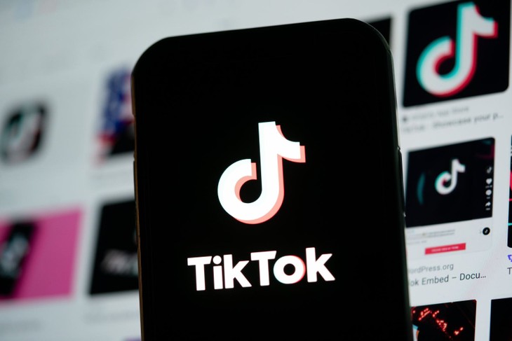 Le président Trump signe un décret permettant à Tiktok de poursuivre ses activités aux États-Unis - ảnh 1