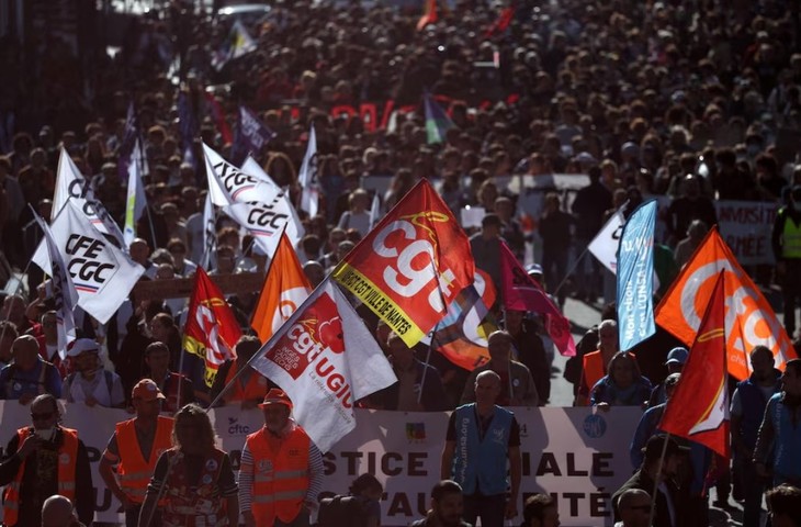 France: grèves massives contre les mesures d’austérité - ảnh 1