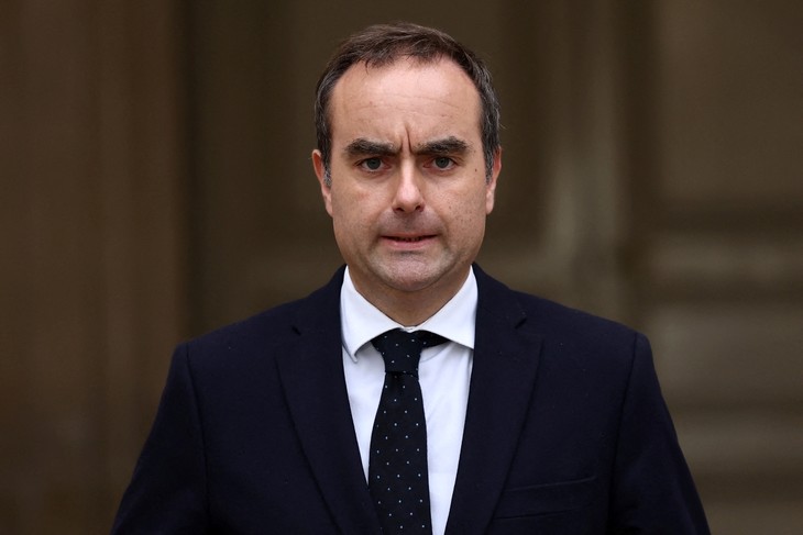 Emmanuel Macron demande au Premier ministre Lecornu de stabiliser le pays - ảnh 1