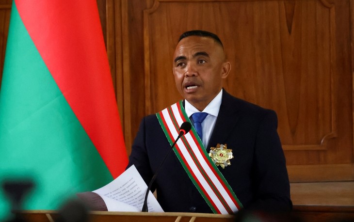 Madagascar: Michael Randrianirina prête serment comme président par intérim - ảnh 1