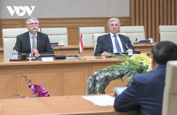 Pham Minh Chinh appelle à porter rapidement les échanges commerciaux Vietnam–Hongrie à 2 milliards de dollars - ảnh 3