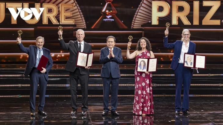 Cérémonie de remise des prix VinFuture   - ảnh 3