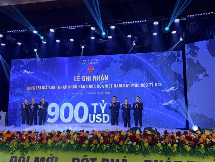 Commerce extérieur: le Vietnam franchit le cap des 900 milliards de dollars - ảnh 1