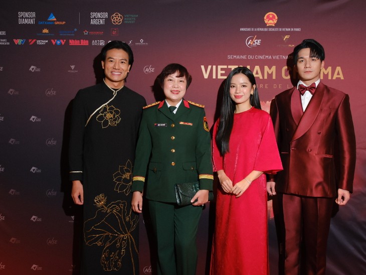 Hiêu Nguyên: du silence à la lumière, un retour remarqué à Paris - ảnh 2