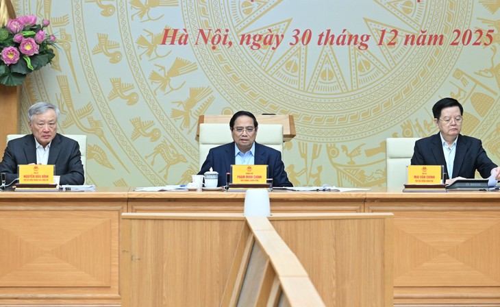 Pham Minh Chinh: Investir prioritairement dans les zones défavorisées et celles peuplées de minorités ethniques - ảnh 1