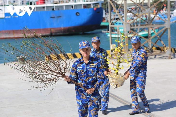 Têt 2026: le commandement de la 5e région navale en déplacement vers les îles du Sud-Ouest - ảnh 2