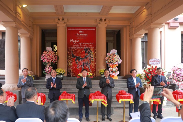 Exposition thématique «Le cheval dans les arts plastiques» - ảnh 1