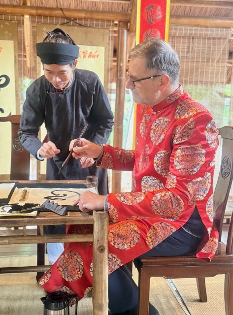 Têt du Cheval: L’ambassadeur de France accueille le printemps sous les couleurs de l’amitié franco-vietnamienne - ảnh 4