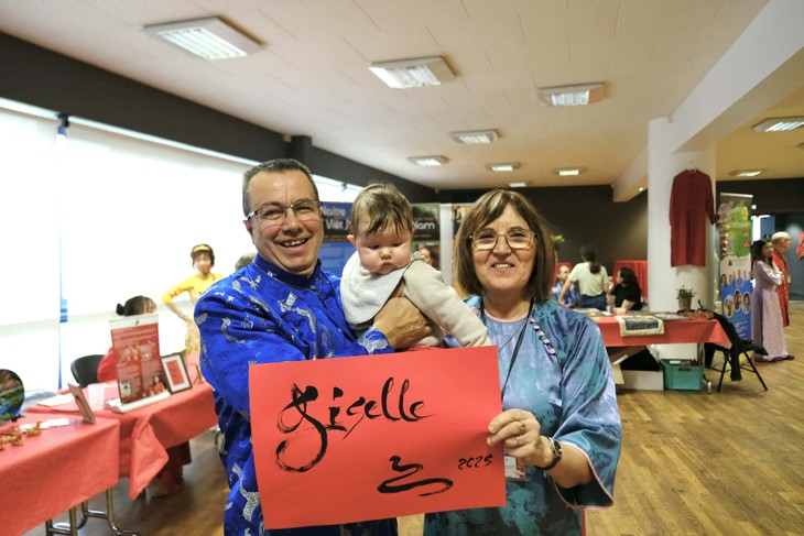 Quand le Têt vietnamien illumine la ville de Lorient - ảnh 3