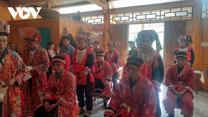 La broderie des costumes rituels des Dao rouges, un patrimoine vivant - ảnh 2