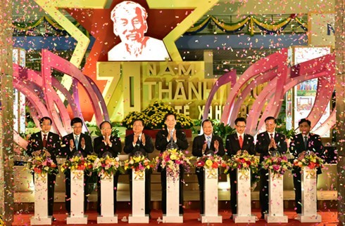 В Ханое открылась выставка социально-экономических достижений страны за последние 70 лет - ảnh 1