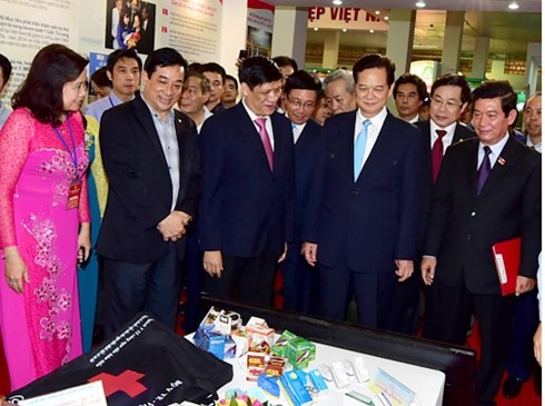 В Ханое открылась выставка социально-экономических достижений страны за последние 70 лет - ảnh 2