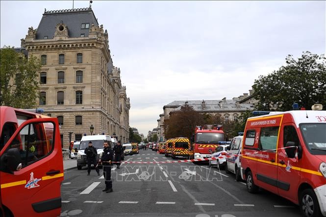 Напавший на префектуру в Париже придерживался радикального ислама - ảnh 1