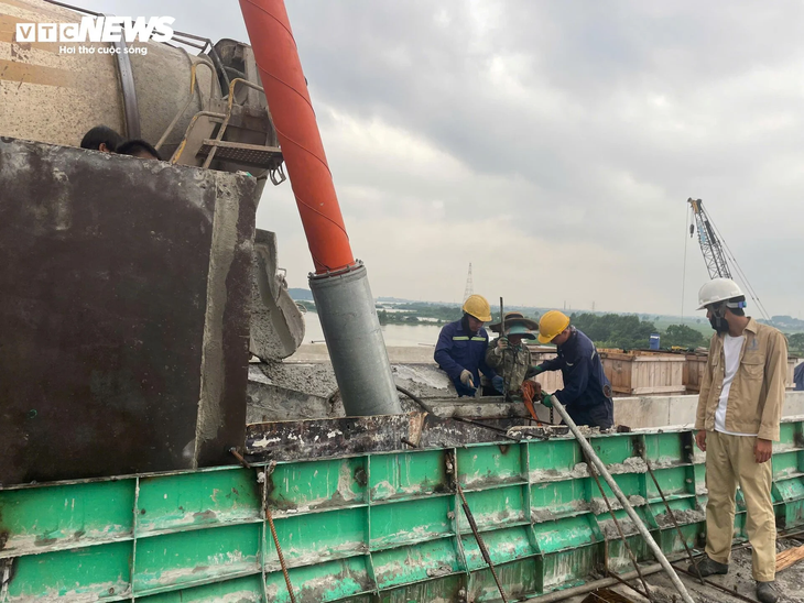 Ngắm cây cầu dây văng lớn nhất tỉnh Bắc Giang trước ngày thông xe - ảnh 12