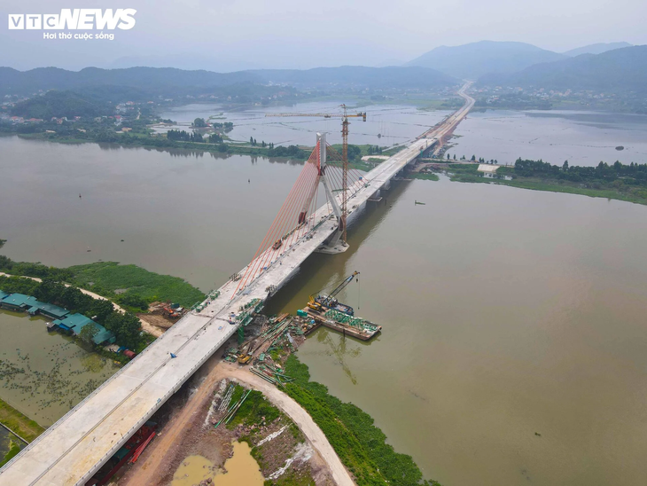 Ngắm cây cầu dây văng lớn nhất tỉnh Bắc Giang trước ngày thông xe - ảnh 3