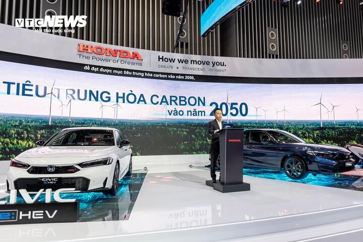 Vietnam Motor Show 2024 khai mạc, xe điện trở thành tâm điểm - ảnh 1