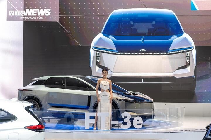 Vietnam Motor Show 2024 khai mạc, xe điện trở thành tâm điểm - ảnh 8