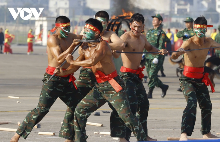 Đại tướng Phan Văn Giang kiểm tra, tổng duyệt Triển lãm Quốc phòng quốc tế Việt Nam - ảnh 7