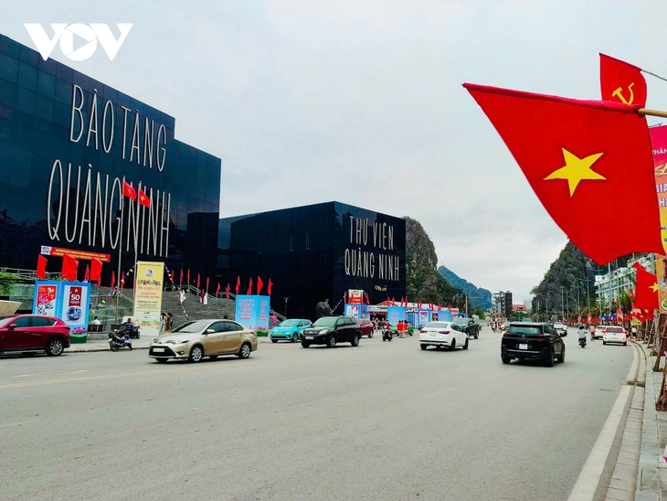 Quảng Ninh rực rỡ cờ hoa chào mừng 50 năm Ngày Giải phóng miền Nam, thống nhất đất nước - ảnh 6